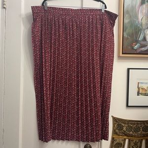 floral pleated skirt with slit